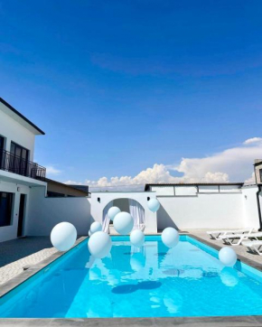 White Villa Armenia